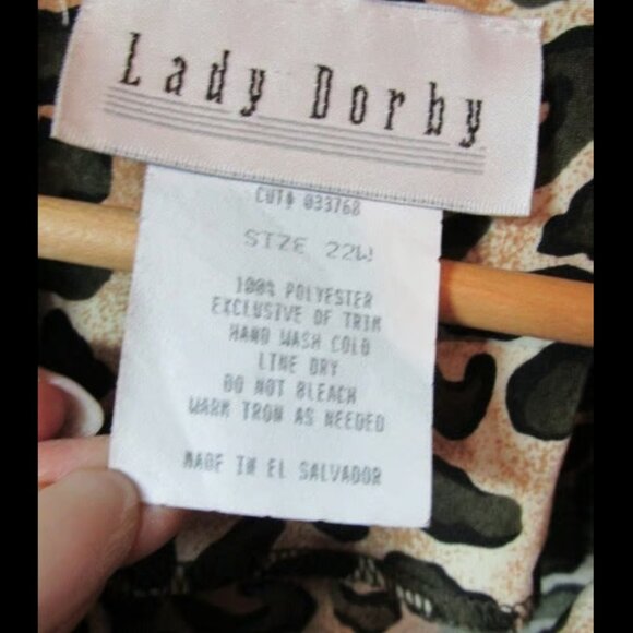 Lady Dorby Dbl. Breasted Sleeveless Blazer style, Size 22 with Gold Tank Top - Picture 2 of 9